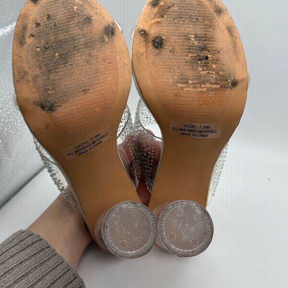 CUSHIONAIRE Women's Nori rhinestone lucite Heel Sandal SIZE 7.5 PREOWNED WHITE S - Picture 8 of 8